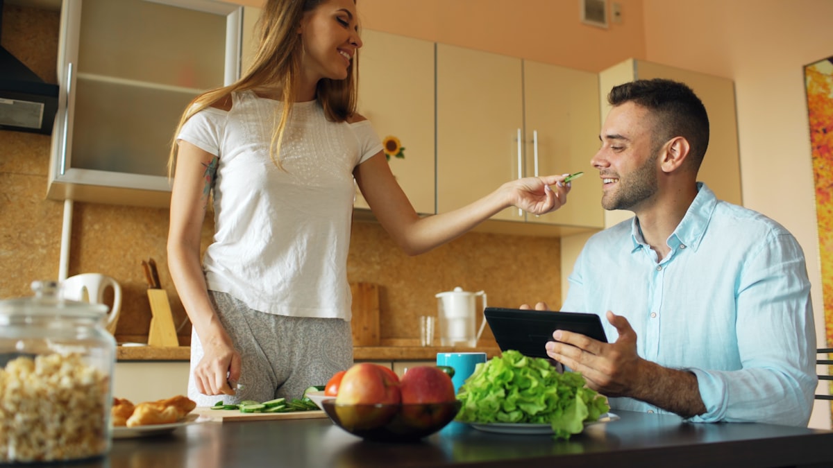 Professionisti di nutrizione che lavorano insieme